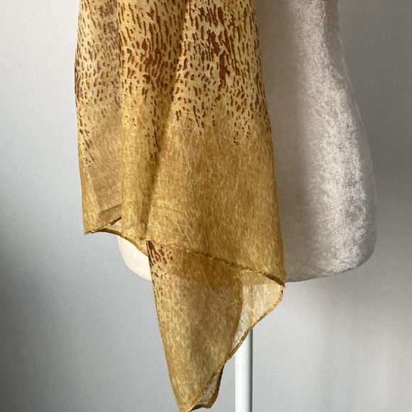 Women's Scarf - Picture 5 of 9